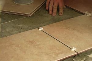 How to lay tiles on the floor correctly