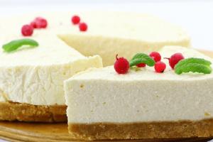 Recept: Tvarohový koláč - S kyslou smotanou Kyslá smotana alebo jogurtová náplň do tvarohového koláča