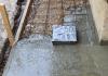 Shtrimi i gurëve të shtrimit në beton Rivendosja e pllakave të shtrimit në një bazë betoni